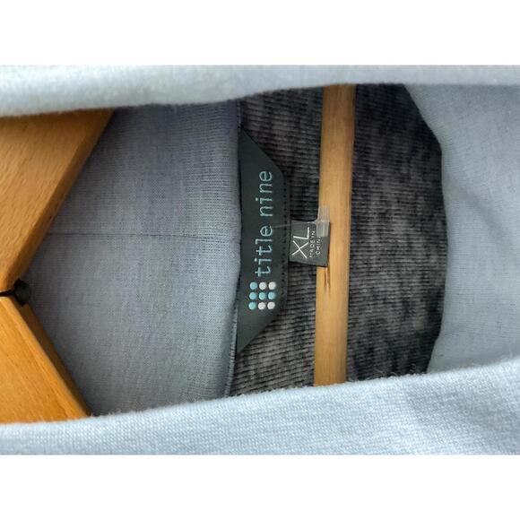 Title Nine Women's XL Light Blue Pullover Sweatshirt Hoodie XL - Picture 3 of 14